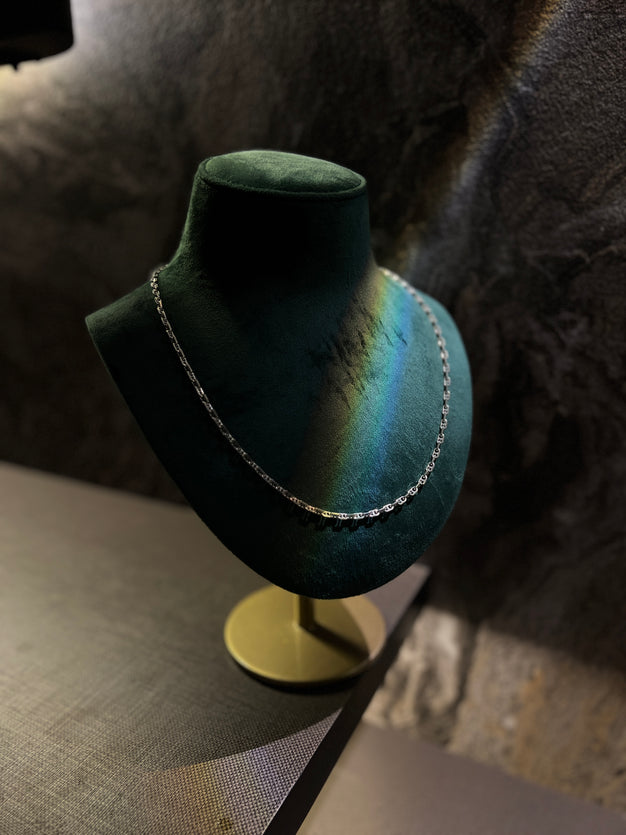 Refined Box Chain on a dark green display bust